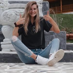 Meet your Posher, Olivia